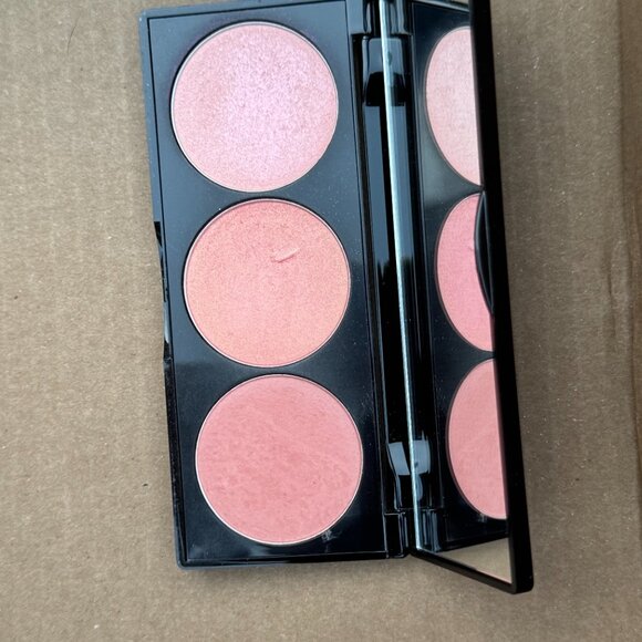 BETTY BOOP X IPSY Cheek To Cheek Blush Palette - Picture 4 of 5